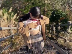 接吻露出 学校では優等生を演じてるベロちゅう好きな本物ビッチ。所構わず自撮りでわいせつ発情デート