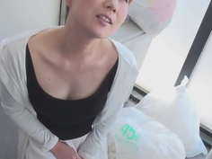 朝ゴミ出しする近所の遊び好きノーブラ奥さん 榎田まゆ美 1