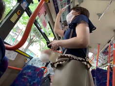 バスで痴漢されるお姉さん