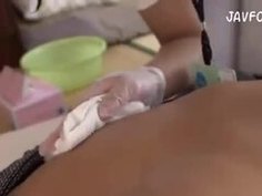 仕事と称して動けないジジイチンポに強制フェラ搾精キメた痴女介護師