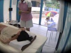 『んんっ！我慢出来ない 』甘い声を漏らしながらヨガってる美少女を更に責めてイカせちゃう☆