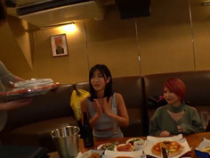 【港区おじさん（￥持ち）とギャラ飲みしませんか？】募集でホイホイやってきた マ●コもノリも超軽いパコパコビッチ二人組を媚薬シャンパンでキメて痙攣イキしまくっている隙に激パコ中出し！