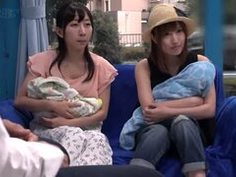 子持ち奥様２人もｇｅｔ♪外には旦那と赤ちゃん…シンパパの欲求不満チンコの暴走ピストンで産...