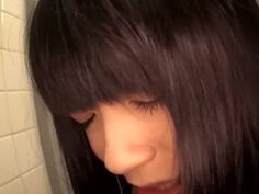 コートの下は全裸な真性痴女を公衆トイレでデカマラ調教！