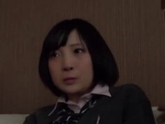 真面目そうに見えるＪＫをオヤジチンポで逝かせる中出し援○ハメ撮り