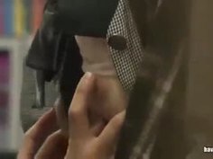 書店で立ち読みする美少女ＪＫにこっそり近づいて媚薬チンポをハメてやったら薬効果が効きす...