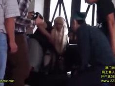 弾けるおっぱいな金髪レイヤーがキモオタファンと中出しオフパコ！