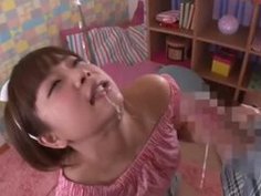 ロリ顔だけど変態巨乳なドＭ娘をイラマせてパイズリさせて濃厚ザーメン顔射