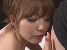 簡単に潮吹きしちゃう体質の敏感お姉さんが３Ｐファックでマジイキ