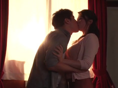 汗ほとばしる妻の友達の圧倒的な腰振りで、僕は一度も腰を動かさずに中出ししてしまった。 木下凛々子