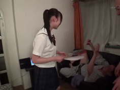 制服美少女と温泉輪●旅行 盆踊りの練習のはずが町内会のおじさん4人に犯●れて、一泊二日でチ●コの形をくっきり覚えた近所の娘 斎藤まりな