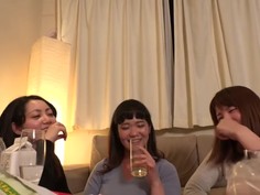 EB-158 ハズレ合コン終わりで反省会中の女子大生3人！不完全燃焼だったらしく誘ってみたら即OK！へべれけ乱交突入！仲良しだからフェラもセックスも皆一緒に楽しんじゃう！中○ししても笑顔で記念撮影に応じてくれました！