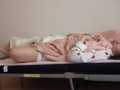 ベッドでゴロゴロしてたらなんとなく体がうずいてしまい、そのままオナニー始める女の子たち