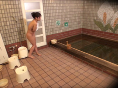 まりさん（21）推定Fカップ タオル一枚 男湯入ってみませんか？