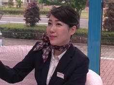 SDFK-021 マジックミラー号 「童貞くんのオナニーのお手伝いしてくれませんか…」 空港で声を掛けた心優しいCAが童貞くんを赤面筆おろし！ ちひろ（25才）国際線 CA歴3年