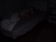 神乳お姉ちゃんの私生活を弟が濃密隠し撮り！家庭内だからこそ撮れた至近距離パンチラやすっぴん洗体等の無防備な姿！さらに寝ている隙を見計らって姉部屋に侵入！身体中にデカチンを擦り付けたりとヤリタイ放題で、最後は寝汗でムレたびちょマンに大量精子を生中出し！