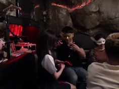 複雑な家庭環境 美少女ゆっぴちゃん。常連のお客さんに連れてこられて初めてのハプニングバー