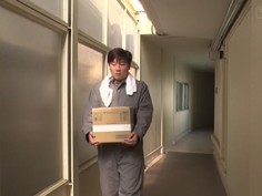 VRTM-317 近所に住むノーブラタンクトップ姿の無防備に胸チラさせるつるぺた貧乳娘に媚薬を飲ませると敏感なカラダに！超絶感じやすい乳首を触りながら激ピストン！効果抜群過ぎて何度も仰け反り痙攣イキ！