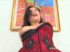 L'asiatique London Keyes se prend du sperme plein la gueule