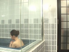 FUGA-33 夫婦ゲンカで家出してきた隣の奥さん～背徳感のある壁一枚向こう側の浮気セックス～ 若宮梨乃