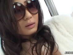 Japanese model, Akari Yukino is masturbating before the catwalk, uncensored