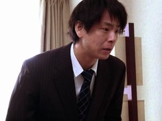 JUY-817 【※注意！！人間不信※】窓清掃員NTR 俺は同僚だったあの野郎に嵌められ会社をクビ…窓清掃員として働いていた。不倫カップルが真っ昼間からじゃれあっているこのホテルも俺の担当だ。窓に背を向け男に跨り腰を振る女とその女を激しく抱く男…。そいつらの正体… 黒川すみれ